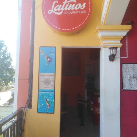 Latinos Hostel เสียมราฐ ภายนอก รูปภาพ