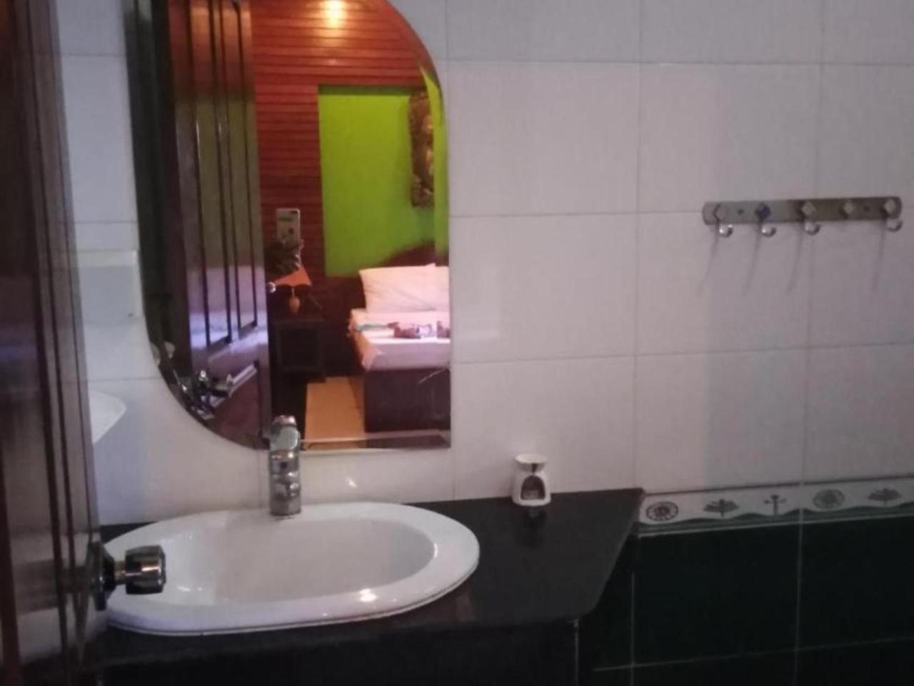 Latinos Hostel เสียมราฐ ภายนอก รูปภาพ