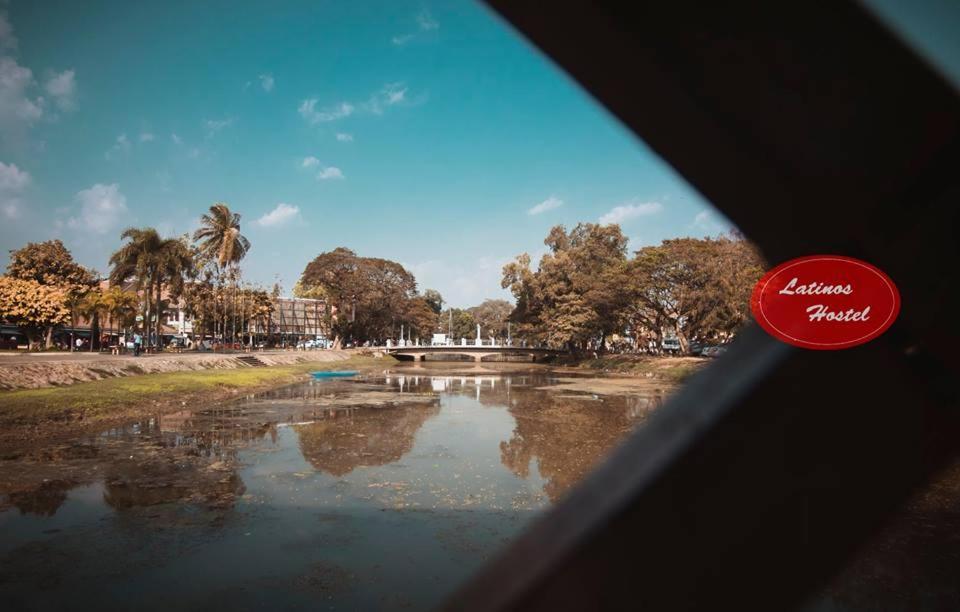 Latinos Hostel เสียมราฐ ภายนอก รูปภาพ